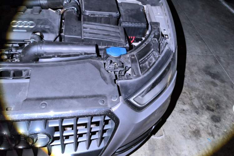 Used Audi Q3 2013 35 TFSI quattro Comfort Model Engine Bay Left