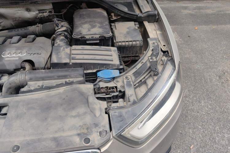 Used Audi Q3 2013 35 TFSI Comfort Model Engine Bay Left