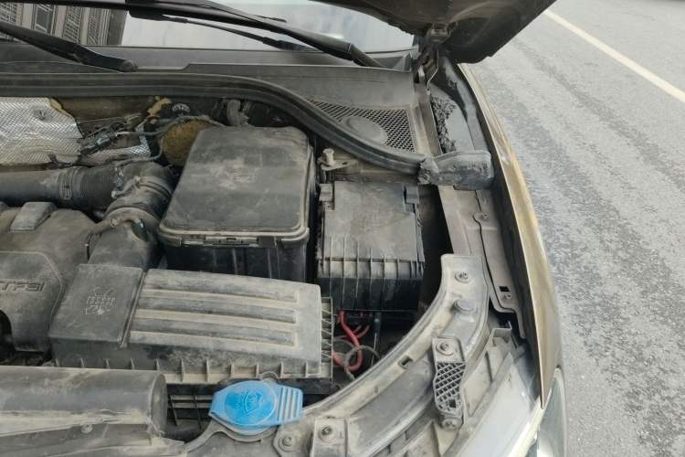 Used Audi Q3 2013 35 TFSI Comfort Model Engine Bay Left