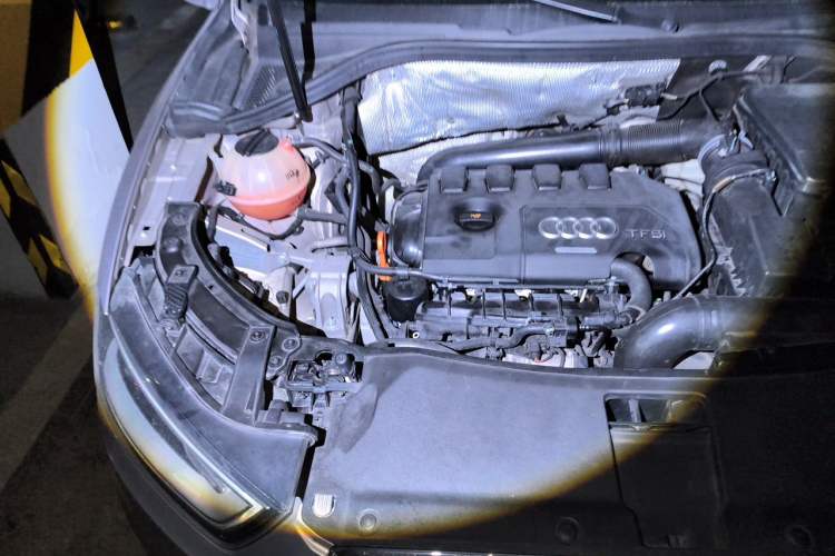 Used Audi Q3 2013 35 TFSI quattro Comfort Model Engine Bay Right