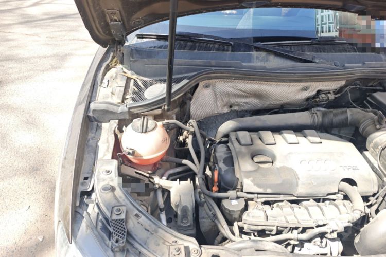 Used Audi Q3 2013 35 TFSI Comfort Model Engine Bay Right