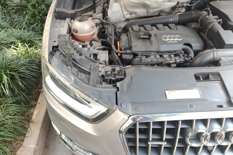Used Audi Q3 2013 35 TFSI Comfort Model Engine Bay Right
