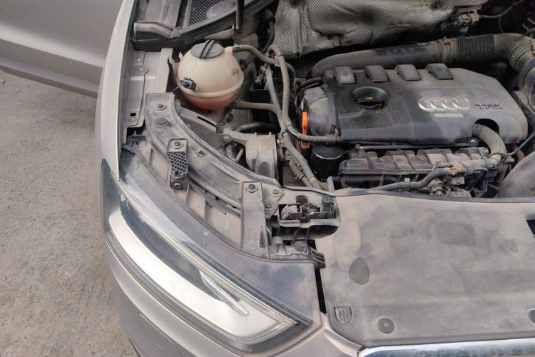 Used Audi Q3 2013 35 TFSI Comfort Model Engine Bay Right
