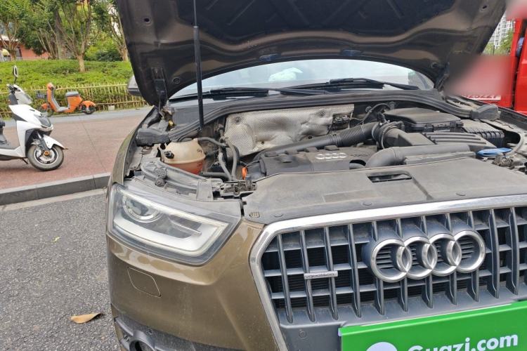 Used Audi Q3 2013 35 TFSI quattro Technology Edition Engine Bay Right