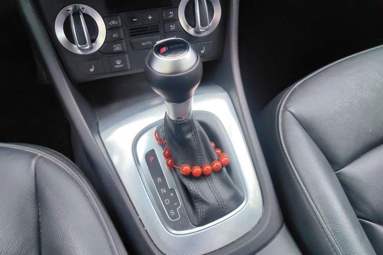 Used Audi Q3 2013 35 TFSI Comfort Model Gear Lever
