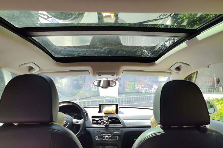 Used Audi Q3 2013 35 TFSI quattro Comfort Model Headliner