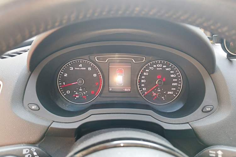 Used Audi Q3 2013 35 TFSI quattro Comfort Model Instrument Cluster