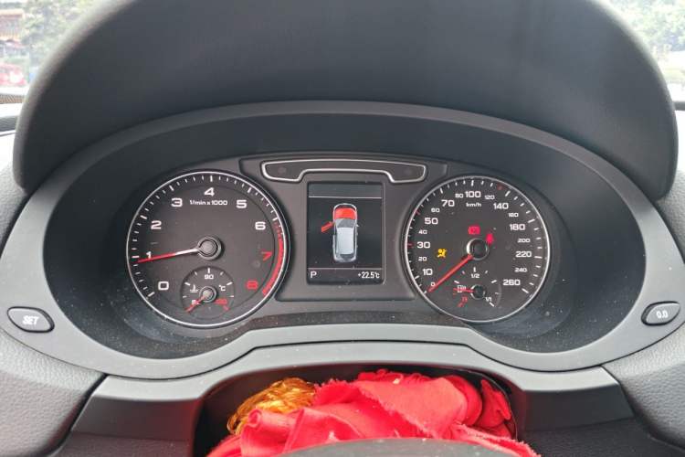 Used Audi Q3 2013 35 TFSI quattro Technology Edition Instrument Cluster
