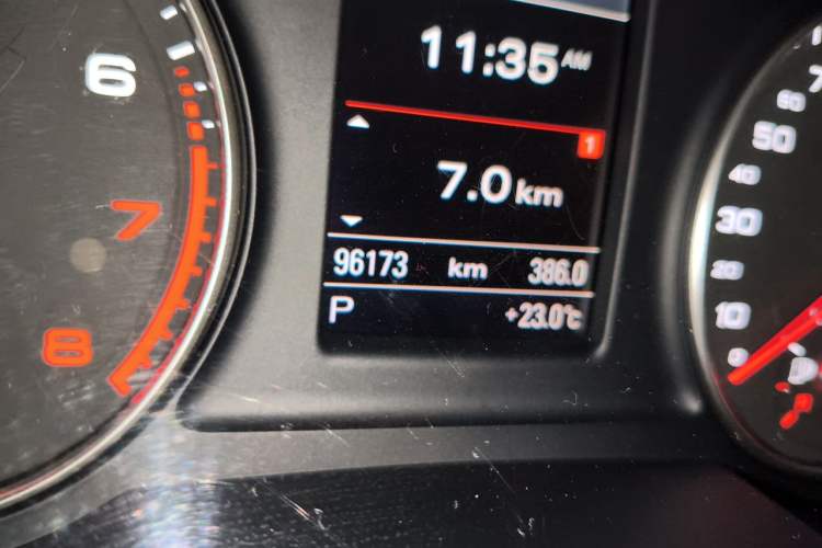 Used Audi Q3 2013 35 TFSI quattro Comfort Model Odometer Close Up