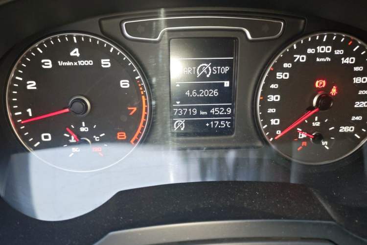 Used Audi Q3 2013 35 TFSI Ambition Edition Odometer Close Up