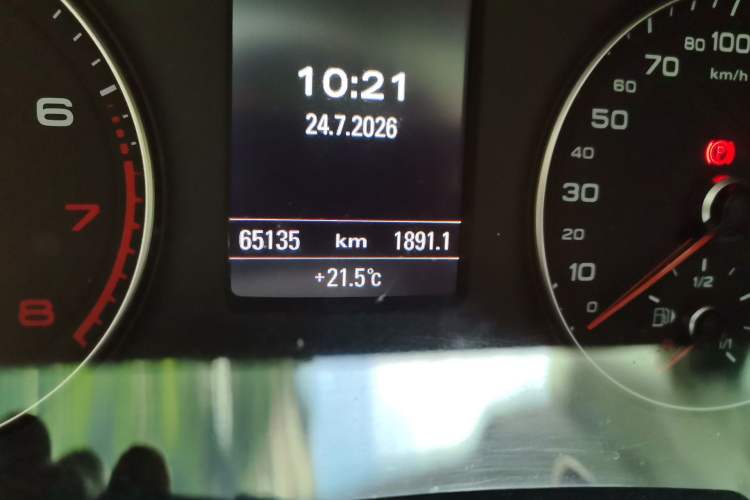 Used Audi Q3 2013 35 TFSI quattro Comfort Model Odometer Close Up