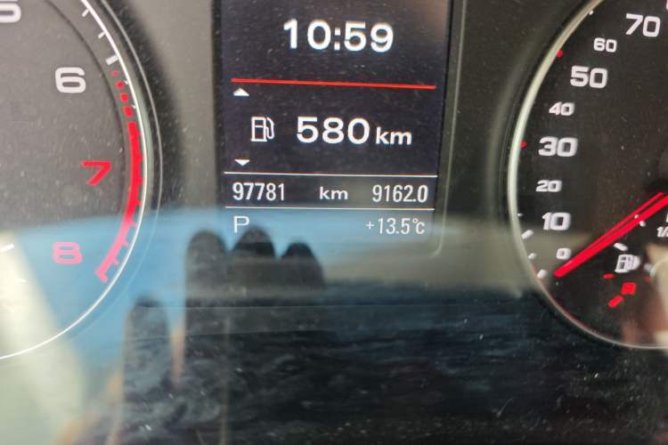 Used Audi Q3 2013 35 TFSI Comfort Model Odometer Close Up