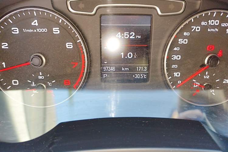 Used Audi Q3 2013 35 TFSI quattro Comfort Model Odometer Close Up