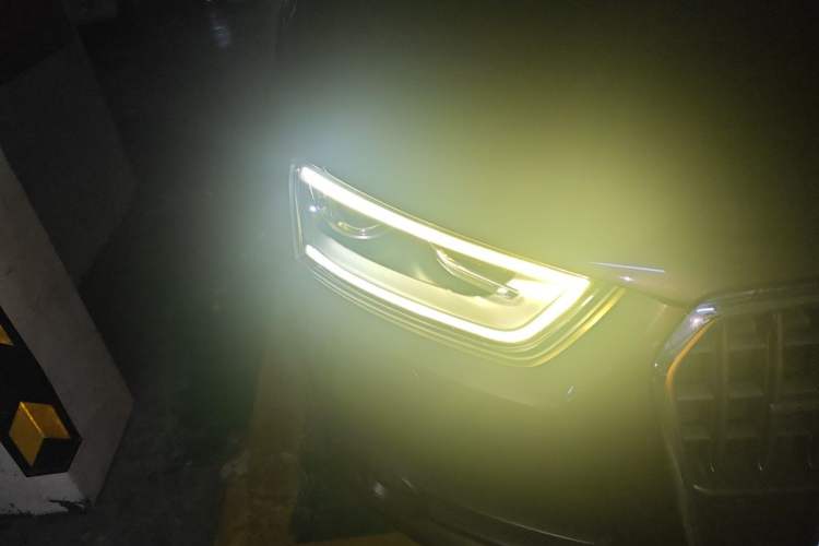 Used Audi Q3 2013 35 TFSI quattro Luxury Model Right Front Headlight