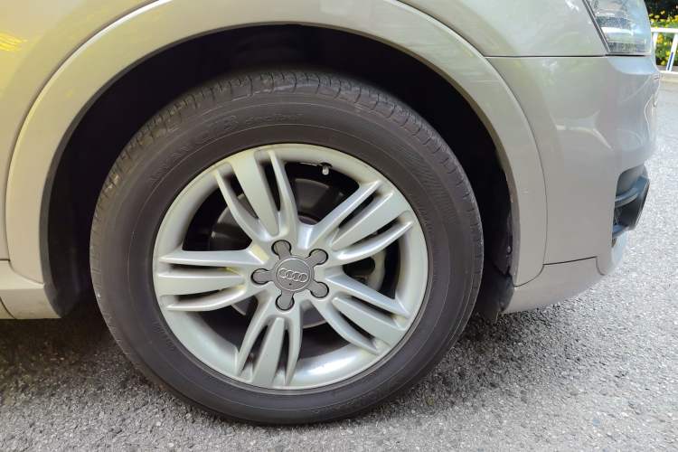 Used Audi Q3 2013 35 TFSI quattro Comfort Model Right Front Wheel Hub