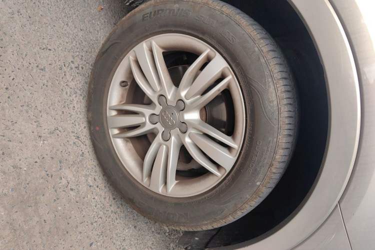 Used Audi Q3 2013 35 TFSI Comfort Model Right Front Wheel Hub