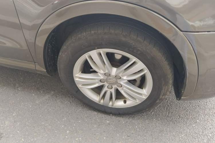 Used Audi Q3 2013 35 TFSI Comfort Model Right Front Wheel Hub