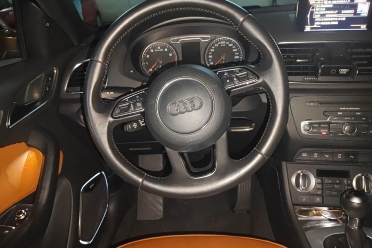 Used Audi Q3 2013 35 TFSI quattro Luxury Model Steering Wheel