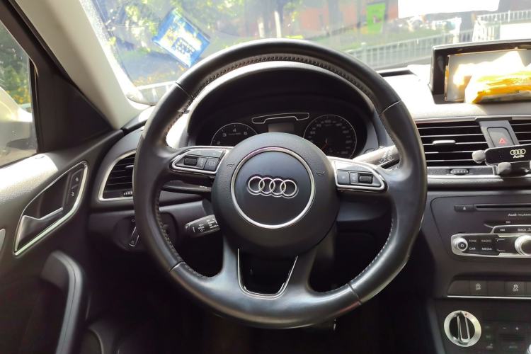 Used Audi Q3 2013 35 TFSI quattro Comfort Model Steering Wheel