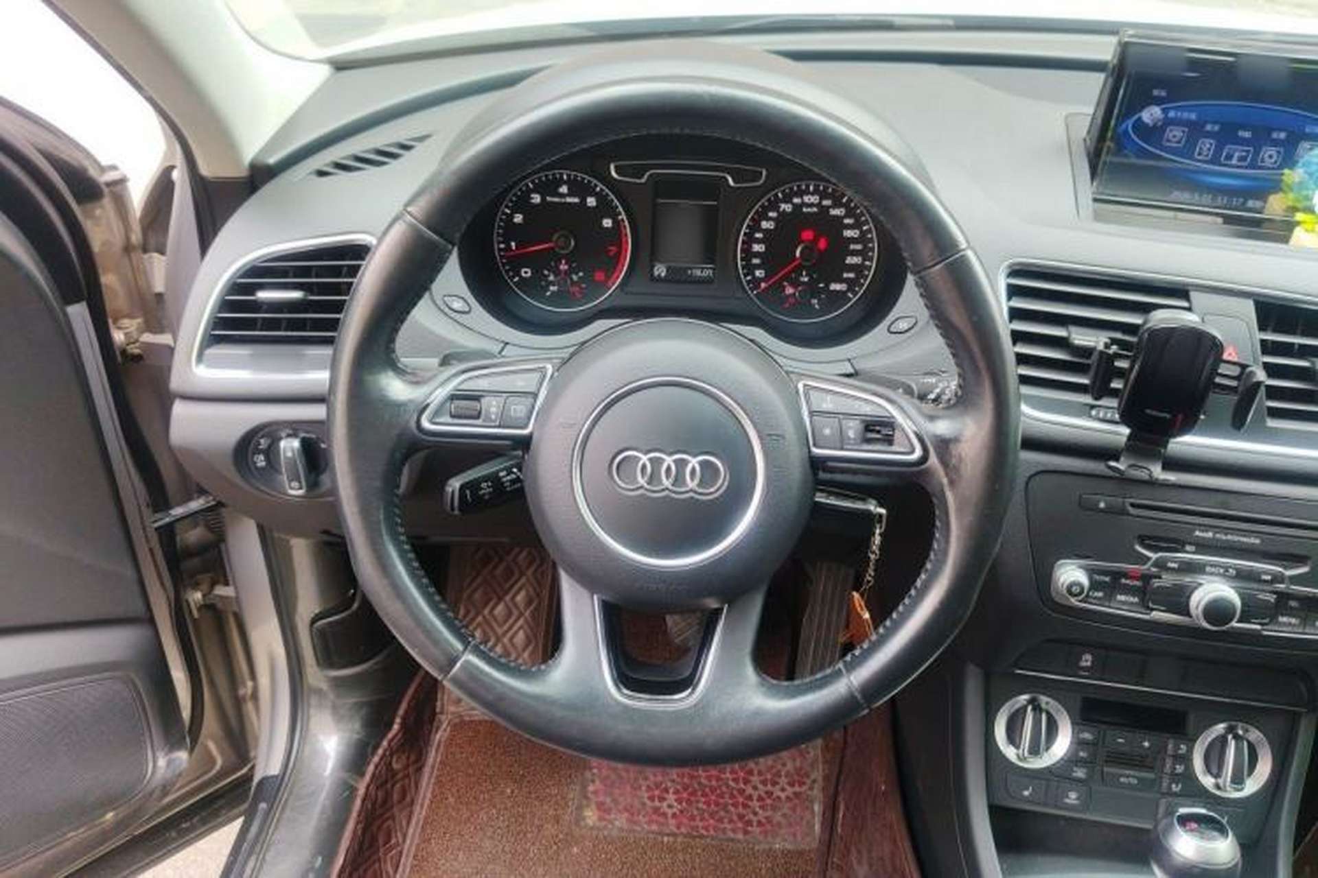 Used Audi Q3 2013 35 TFSI Comfort Model Steering Wheel