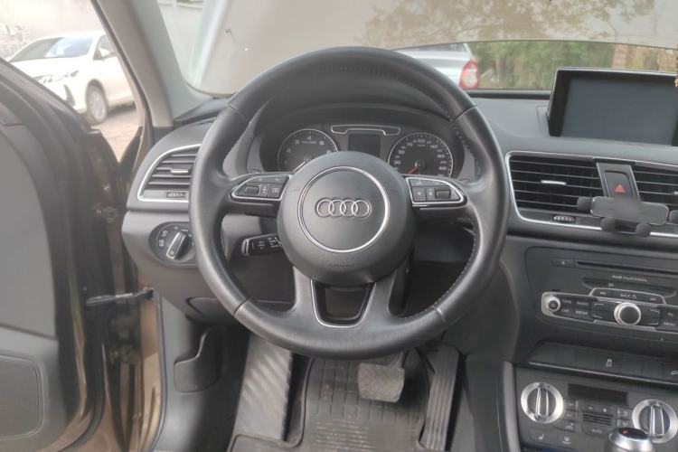 Used Audi Q3 2013 35 TFSI quattro Technology Edition Steering Wheel