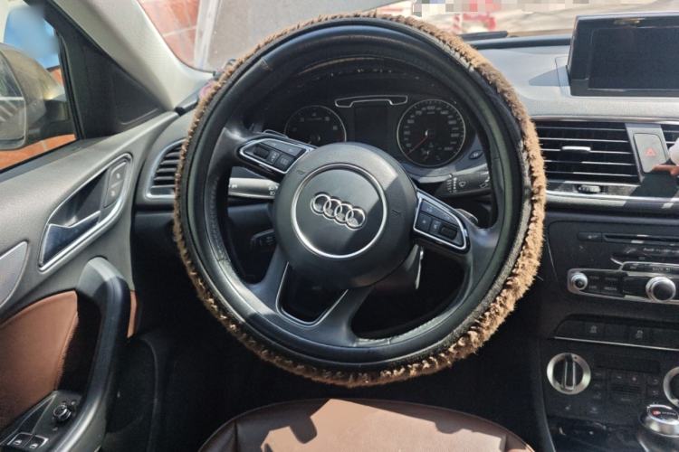 Used Audi Q3 2013 35 TFSI Comfort Model Steering Wheel