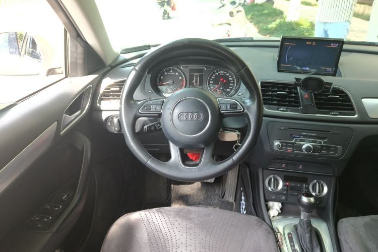 Used Audi Q3 2013 35 TFSI Comfort Model Steering Wheel