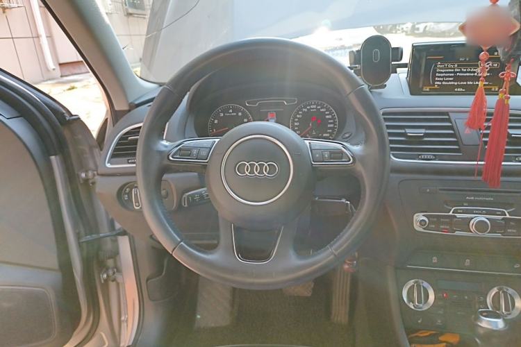 Used Audi Q3 2013 35 TFSI quattro Comfort Model Steering Wheel