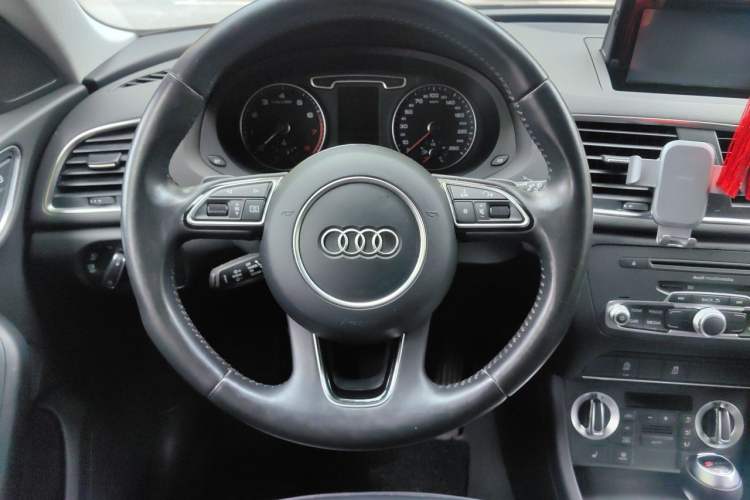 Used Audi Q3 2013 35 TFSI Comfort Model Steering Wheel