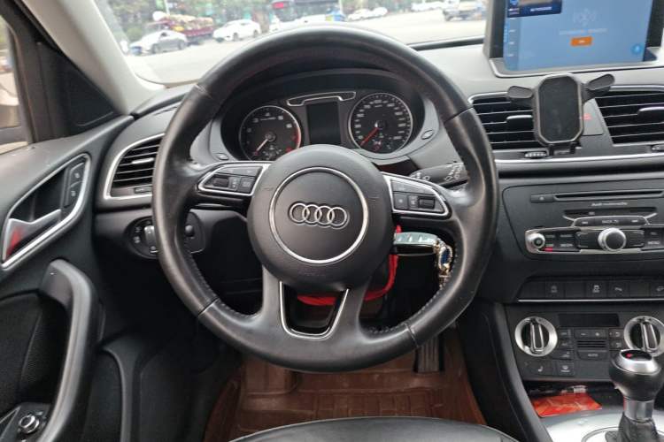 Used Audi Q3 2013 35 TFSI quattro Technology Edition Steering Wheel