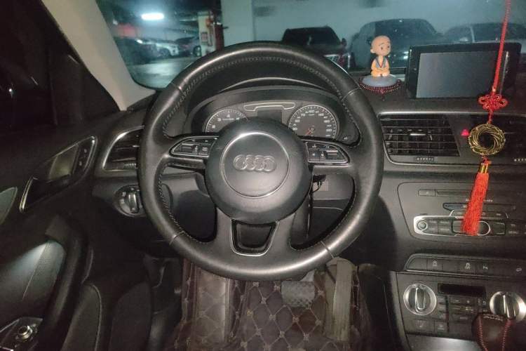 Used Audi Q3 2013 35 TFSI quattro Technology Edition Steering Wheel