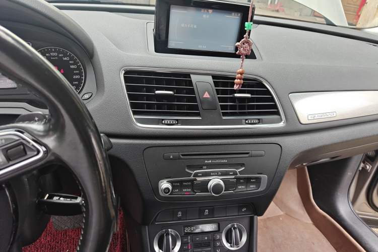 Used Audi Q3 2013 35 TFSI quattro Technology Edition Audio And AC Panel