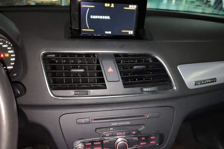 Used Audi Q3 2013 35 TFSI quattro Comfort Model Audio And AC Panel
