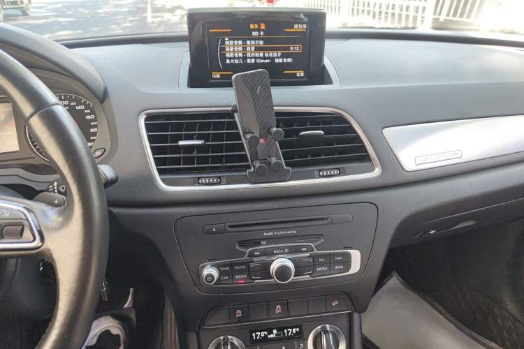 Used Audi Q3 2013 35 TFSI quattro Technology Edition Audio And AC Panel