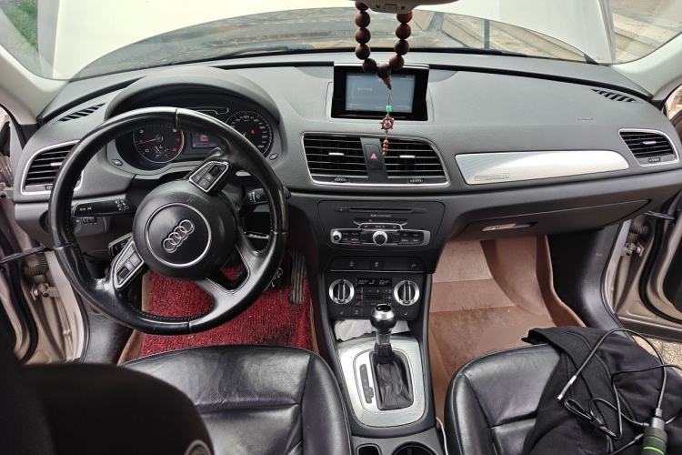 Used Audi Q3 2013 35 TFSI quattro Technology Edition Center Console