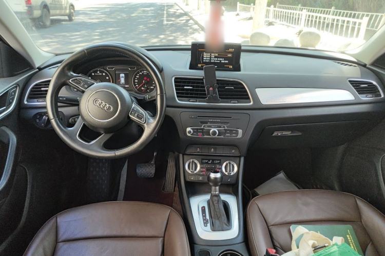 Used Audi Q3 2013 35 TFSI quattro Technology Edition Center Console