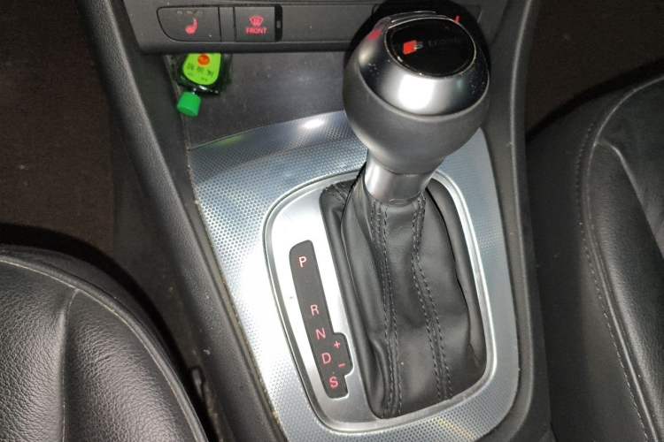 Used Audi Q3 2013 35 TFSI quattro Comfort Model Gear Lever