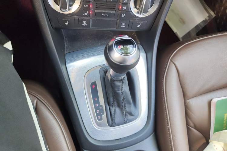Used Audi Q3 2013 35 TFSI quattro Technology Edition Gear Lever