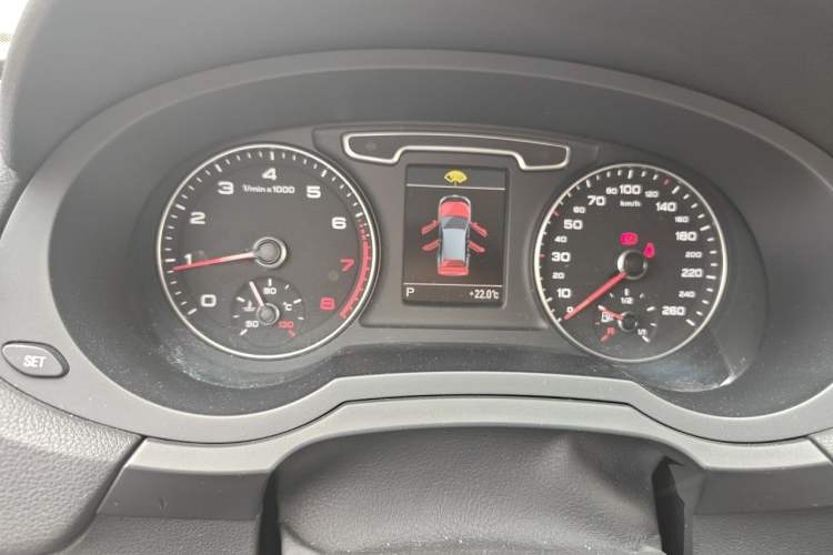 Used Audi Q3 2013 35 TFSI quattro Technology Edition Instrument Cluster
