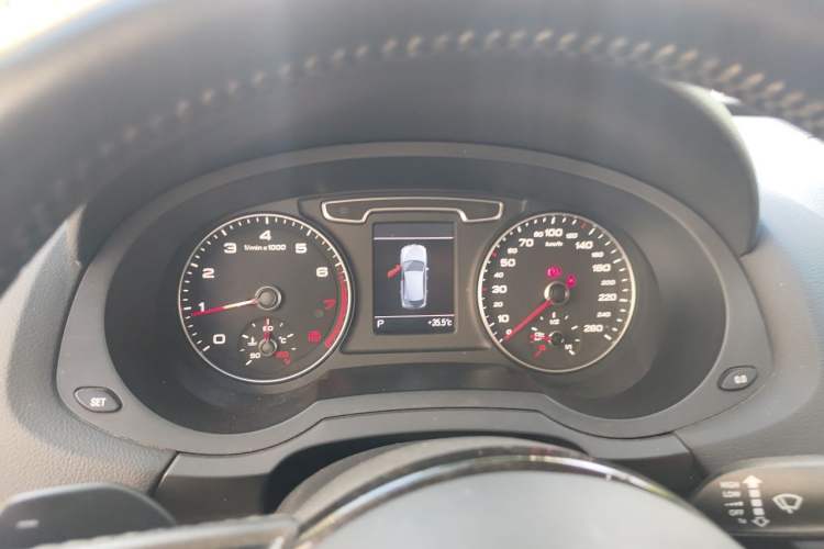 Used Audi Q3 2013 35 TFSI quattro Technology Edition Instrument Cluster