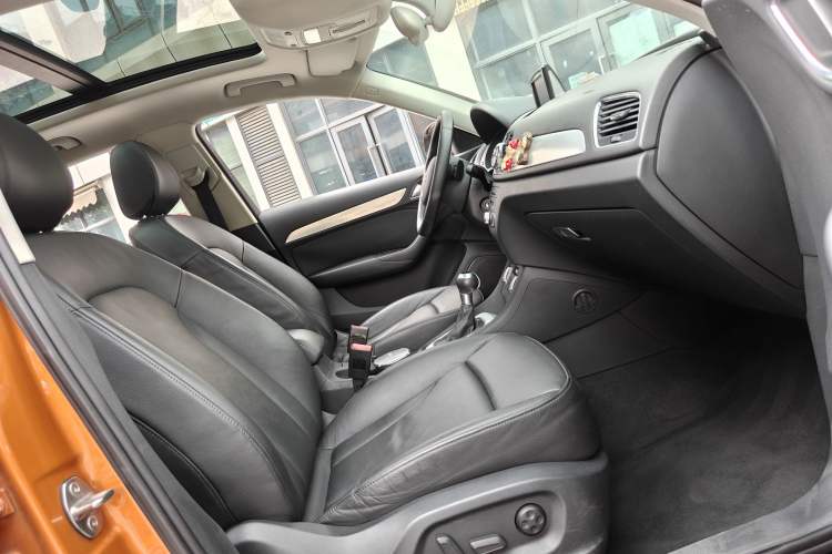 Used Audi Q3 2013 35 TFSI quattro Technology Edition Interior 1