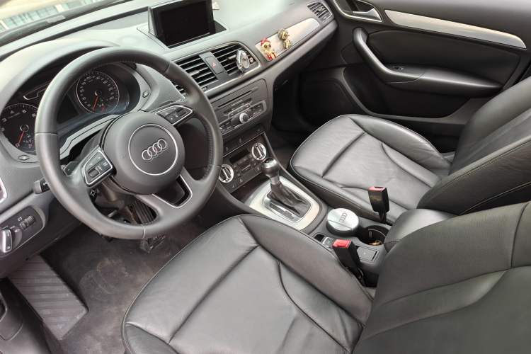 Used Audi Q3 2013 35 TFSI quattro Technology Edition Interior 10
