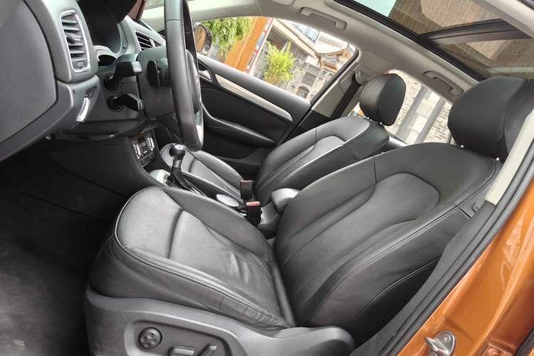 Used Audi Q3 2013 35 TFSI quattro Technology Edition Interior 11