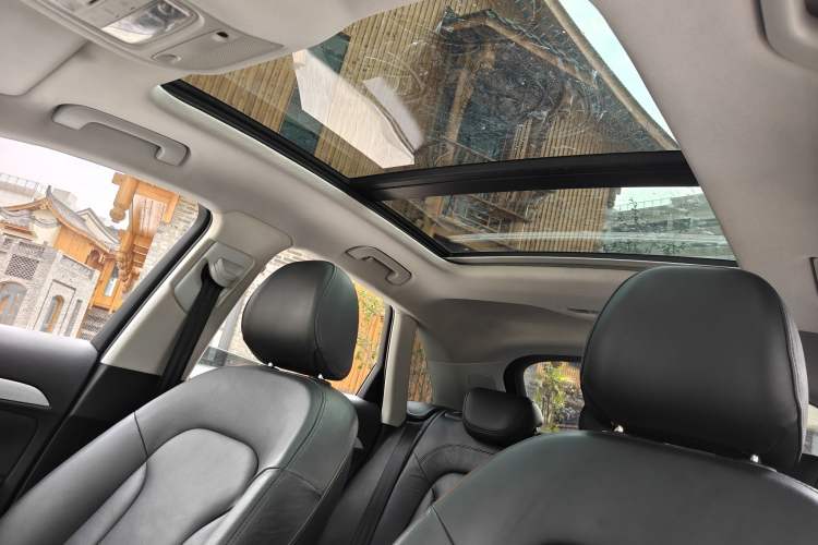 Used Audi Q3 2013 35 TFSI quattro Technology Edition Interior 12
