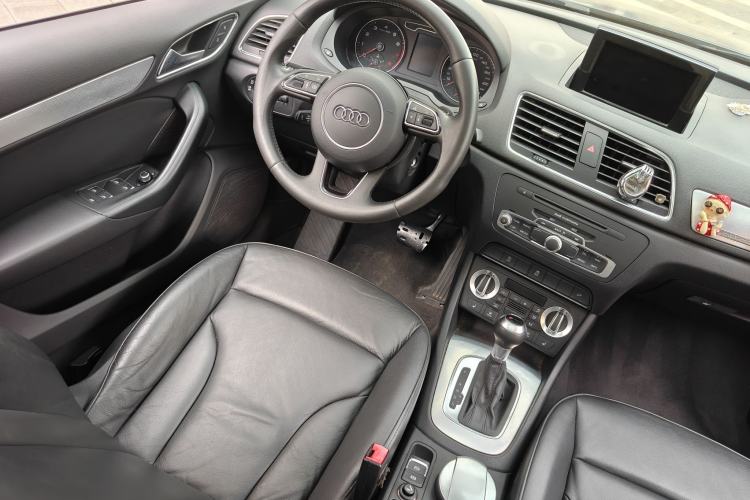 Used Audi Q3 2013 35 TFSI quattro Technology Edition Interior 4