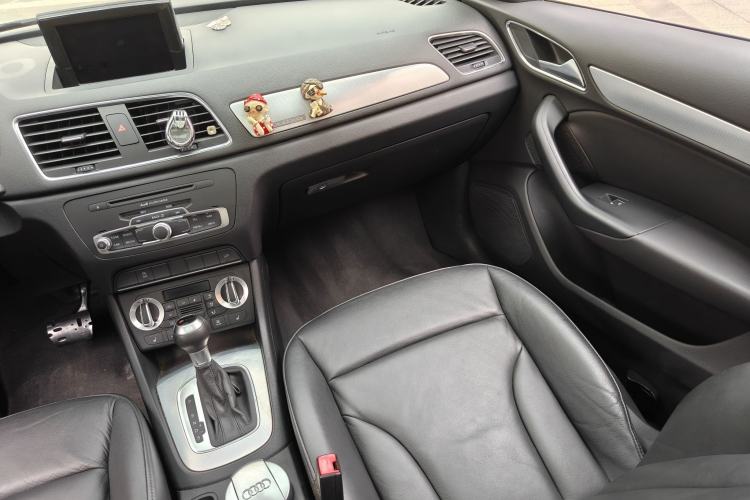 Used Audi Q3 2013 35 TFSI quattro Technology Edition Interior 5