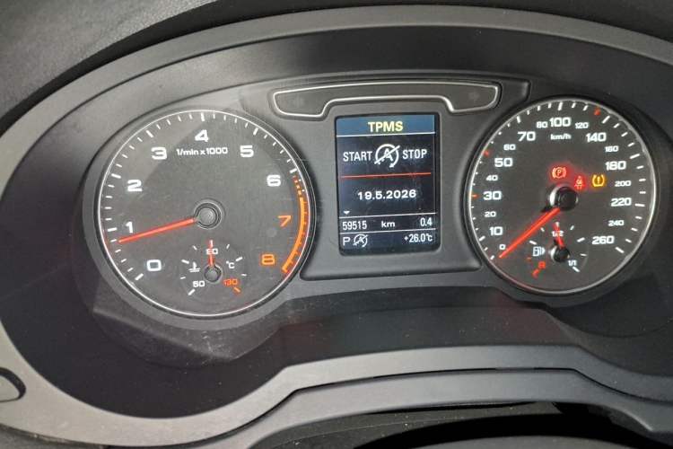 Used Audi Q3 2013 35 TFSI quattro Comfort Model Odometer Close Up