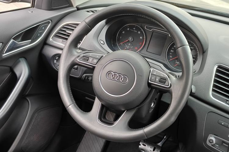 Used Audi Q3 2013 35 TFSI quattro Technology Edition Steering Wheel