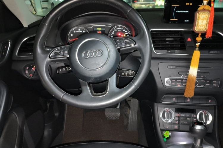 Used Audi Q3 2013 35 TFSI quattro Comfort Model Steering Wheel