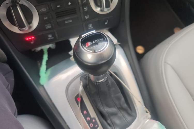 Used Audi Q3 2013 35 TFSI Ambition Edition Gear Lever